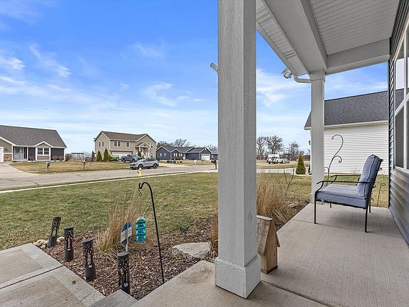 3rd image of 203 Linden LANE