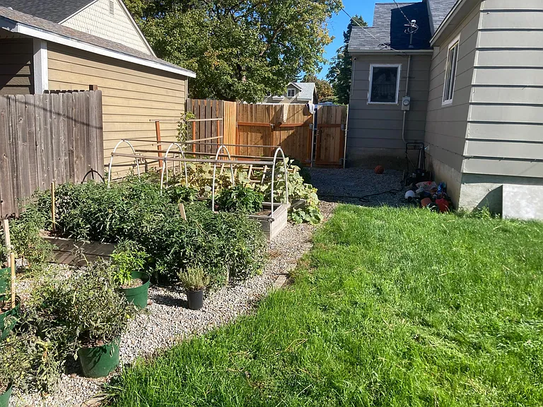 3917 N Hawthorne St — Photo 15