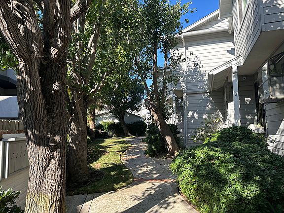 2nd image of 1994 Diamond St Unit 4