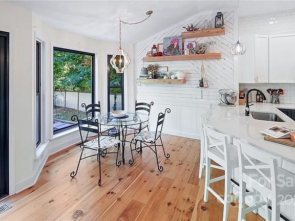 4th image of 21317 Cornelius St