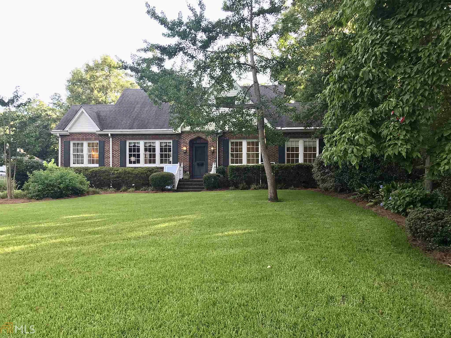 719 Maple Dr photo 1