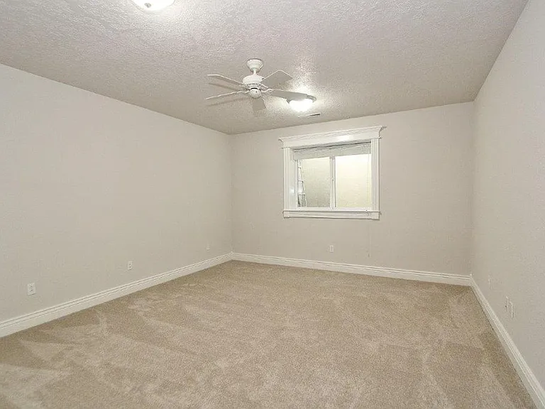 2291 N Greenview Ct — Photo 36