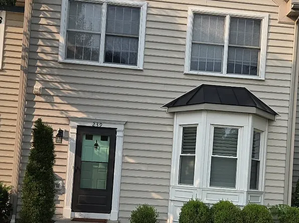 239 Morningside Dr, Falling Waters, WV 25419