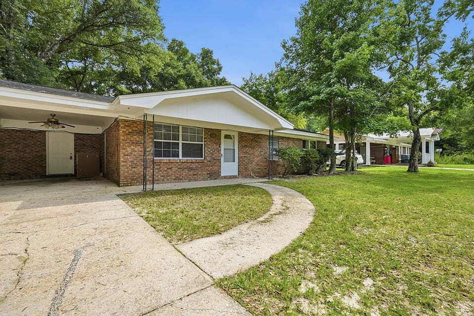 3 bed, 1.5 bath, 1118 sqft, $1,550 — Photo 3