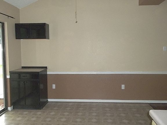 4th image of 212 Wagontrain Cir