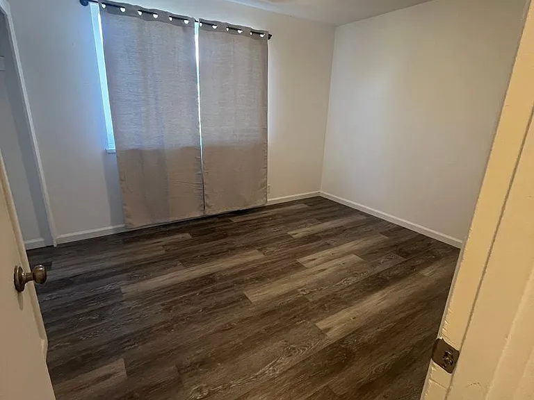 347 Jeffrey Dr — Photo 4