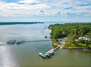 135 Sandy Huss Dr, Beaufort, NC 28516