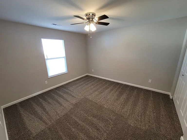 100 Whispering Meadows Dr — Photo 7