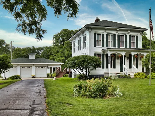 8045 Chilson Rd, Pinckney, MI 48169