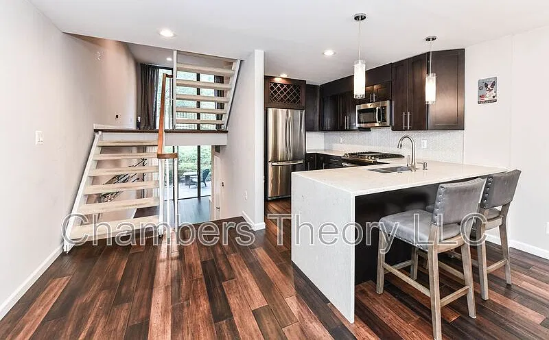 11475 Washington Plz W