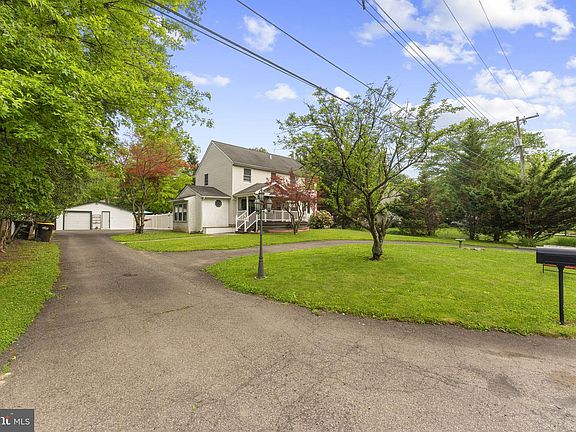 5th image of 5 Maple St