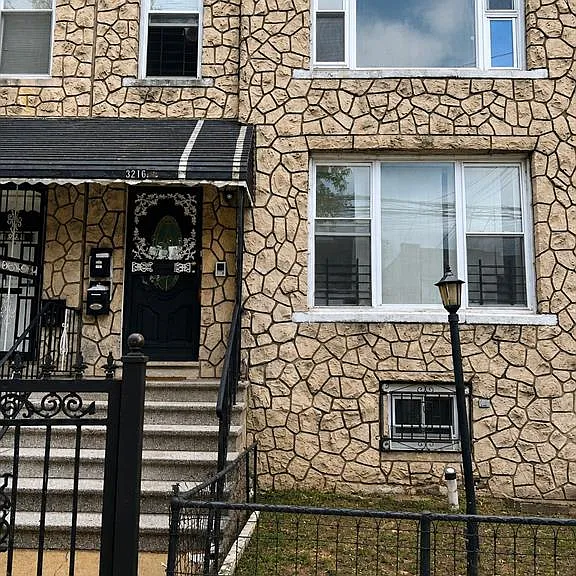 Teller Ave — Photo 1