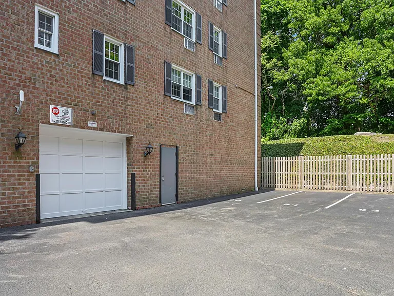 3 Consulate Dr #4F — Photo 27