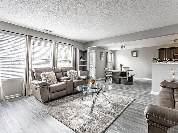 5th image of 15567 Old Pond Cir