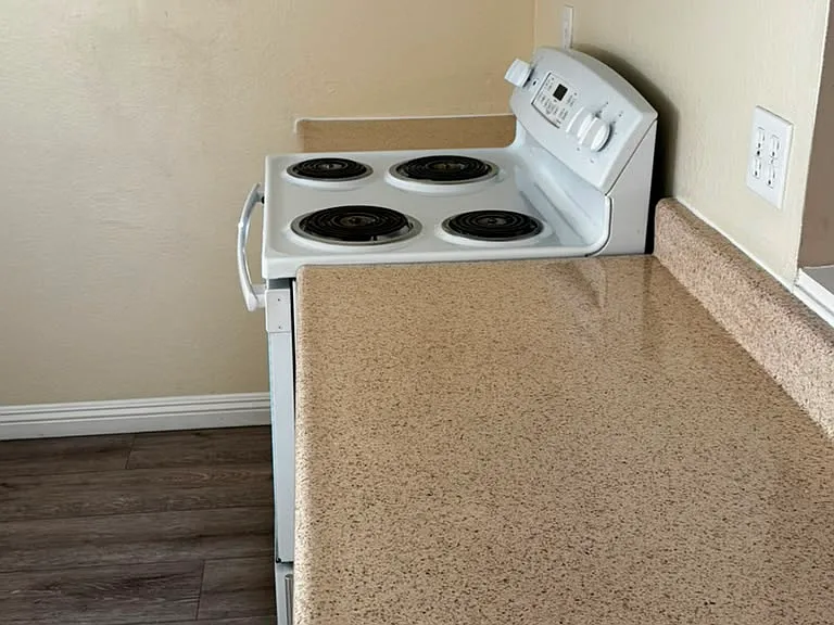 Regina Apartments — Photo 18
