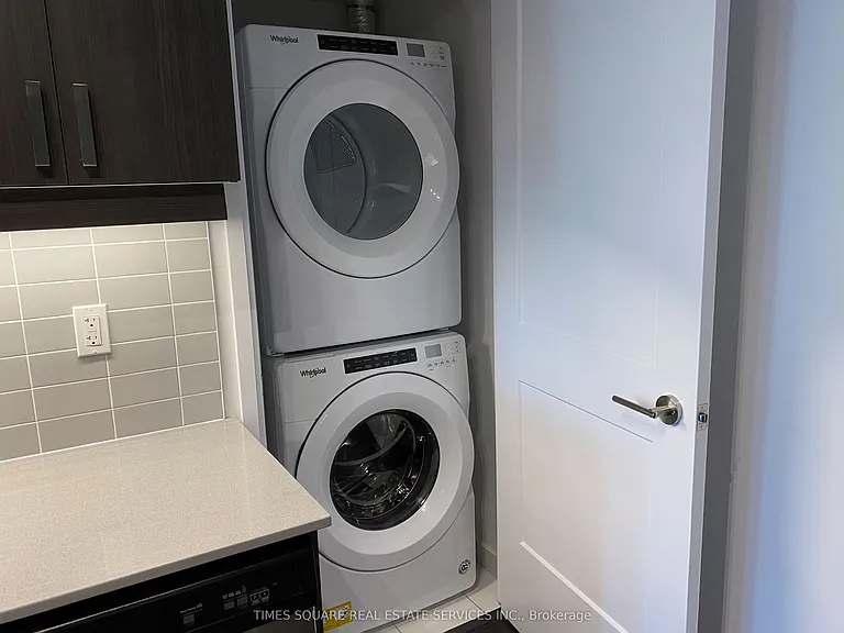 1050 Portage Pkwy #Townhouse 32 — Photo 7