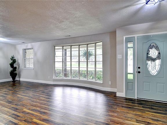 4th image of 3705 Glenmont Dr