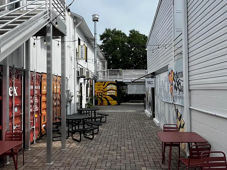 1409 Wooster St — Photo 38