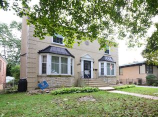 9353 S Oakley Ave, Chicago, IL 60643