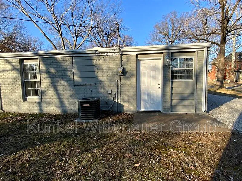 2 bed, 1.0 bath, 800 sqft, $925 — Photo 2