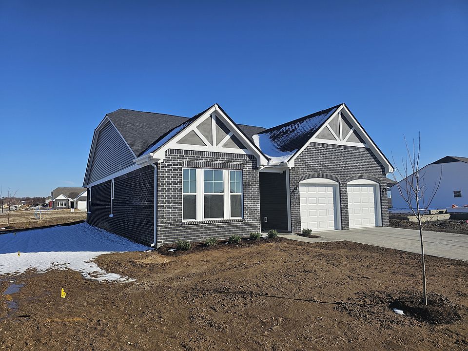 2nd image of 915 Aurora Ln