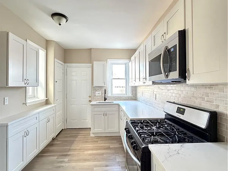230 E Fairview St — Photo 6