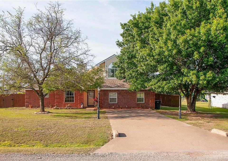 1st image of 219 Janis Ln