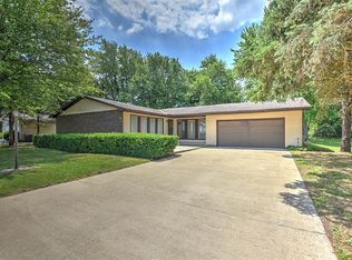 425 W Forsyth Rd, Forsyth, IL 62535