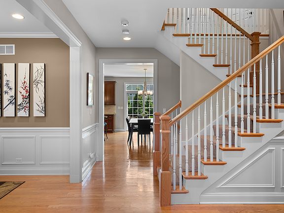 3rd image of 1525 Hawthorne Pl
