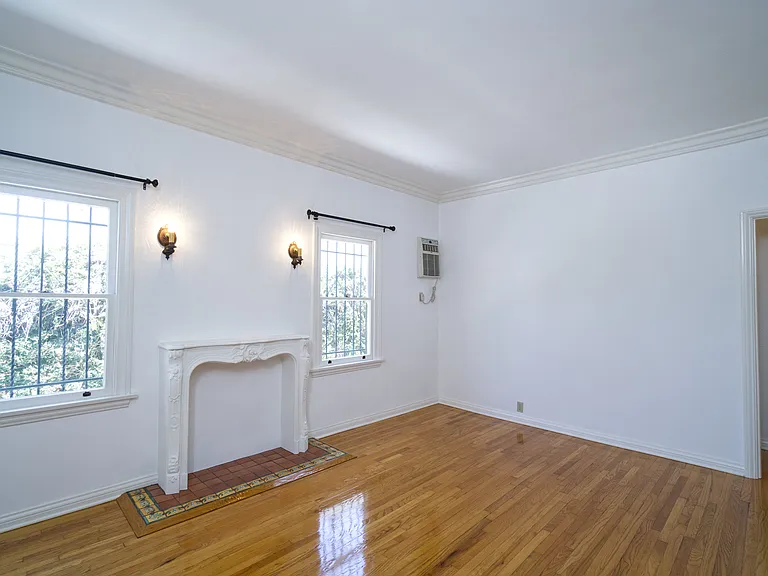 427 N Sierra Bonita Ave — Photo 1