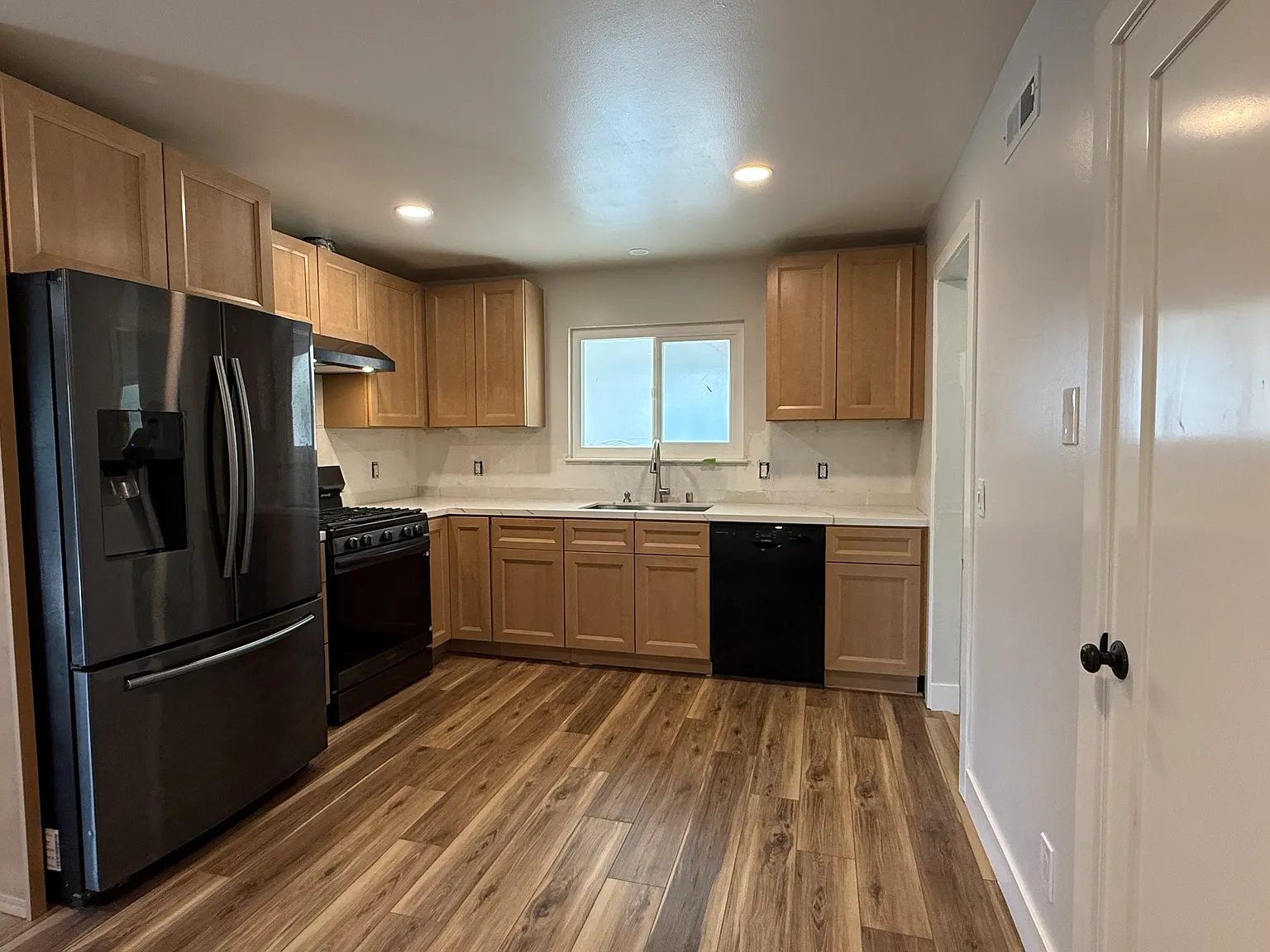 668 Toyon Avenue — Photo 2