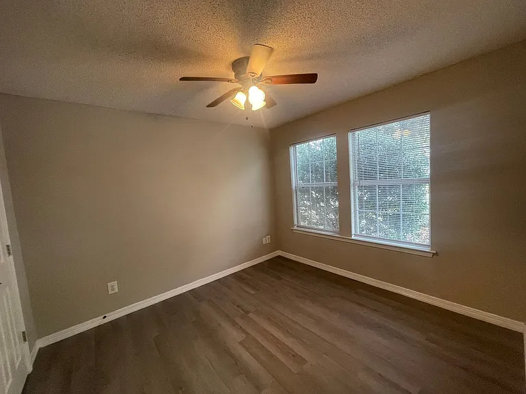 706 Crystal Wells Ct N — Photo 6