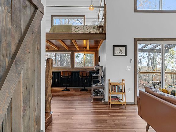 5th image of 190 Forest View Rd