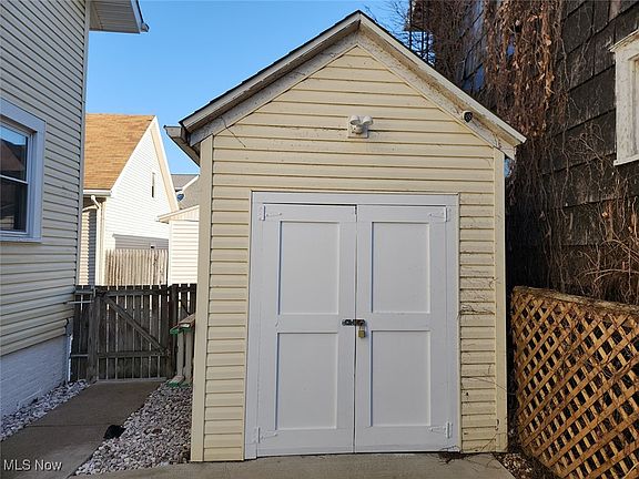 5th image of 1119 Cottage Pl NW