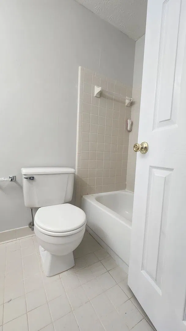 3 Bed 2 Bath Ranch Style House — Photo 4