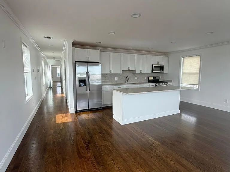 Crescent 375 Investment LLC — Photo 6