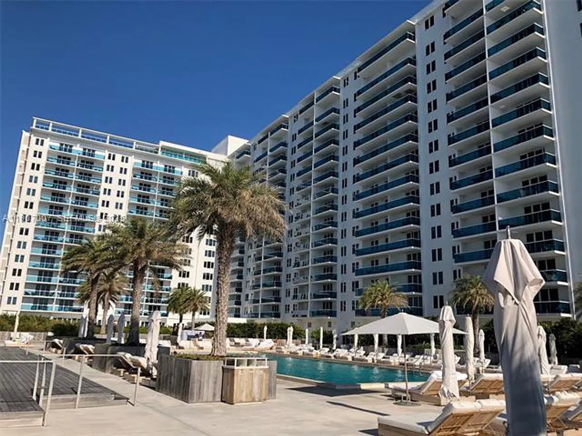 Building Photo - 2301 Collins Avenue Cu #737