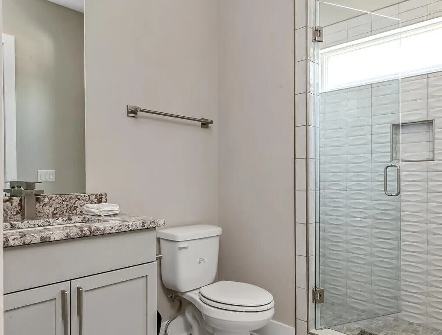 4 bed, 4.0 bath, 2206 sqft, $5,641 — Photo 2