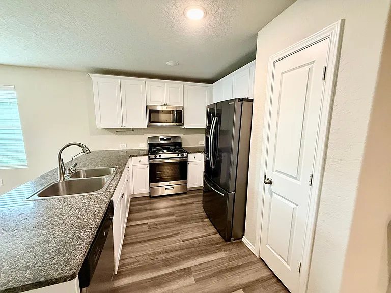 10310 Waverunner — Photo 9