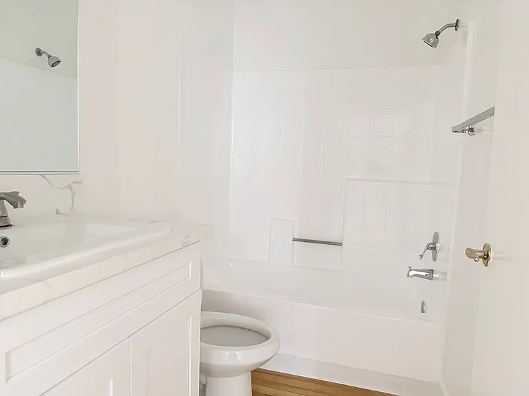 Perfectly situated 2 bedroom and 2 bathroom ! — Photo 8