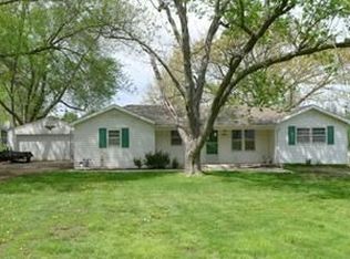 802 NE 71st St, Gladstone, MO 64118