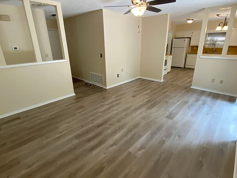 1001 E Knapp Ave — Photo 2