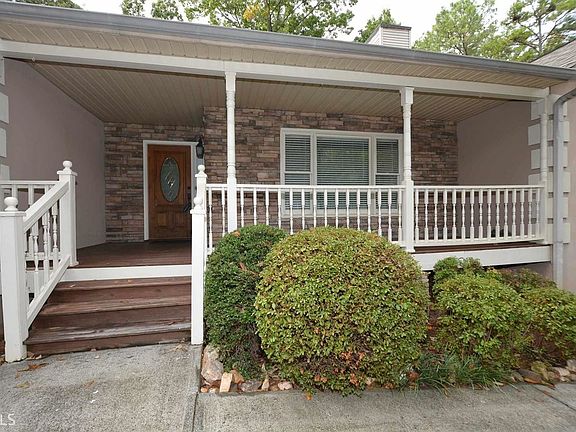 5th image of 32 Centerport Dr