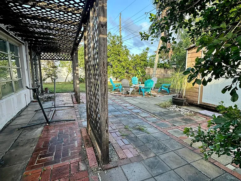 7000 SW 11th St — Photo 44