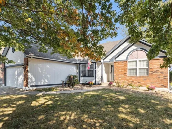 804 NE Ridge Creek Dr, Blue Springs, MO 64014