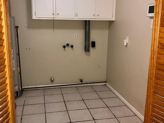 5th image of 902 S Kaufman Dr