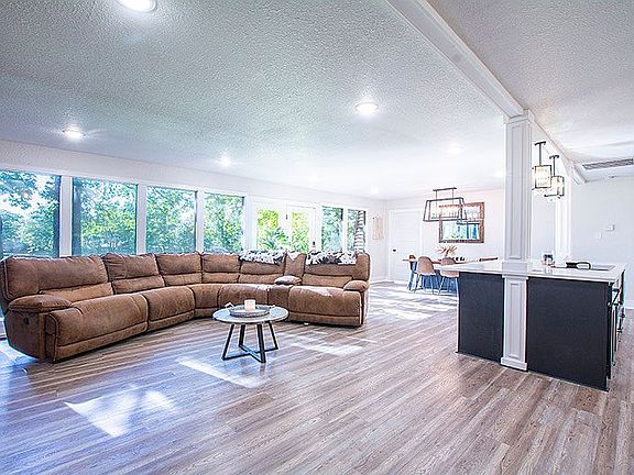 4th image of 9816 Essex Pl