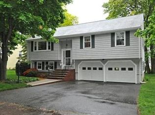 15 Holly Rd, Reading, MA 01867