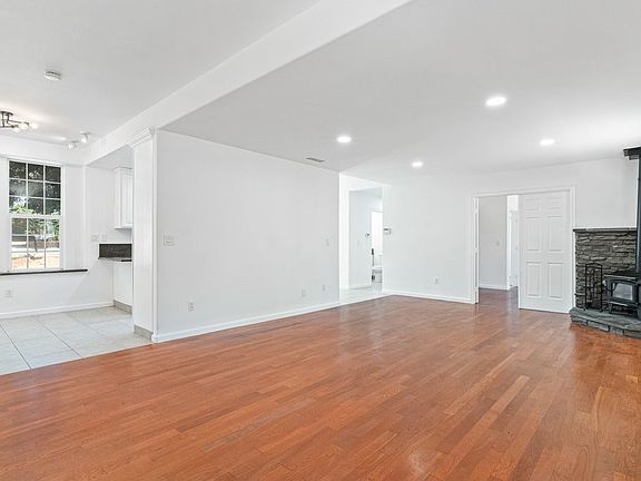 2nd image of 205 Waring Ave