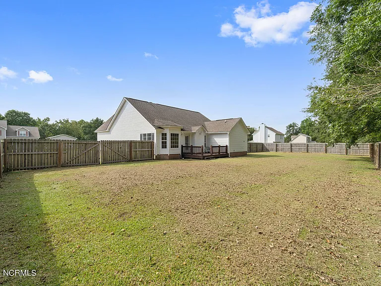 102 Mendover Dr — Photo 26